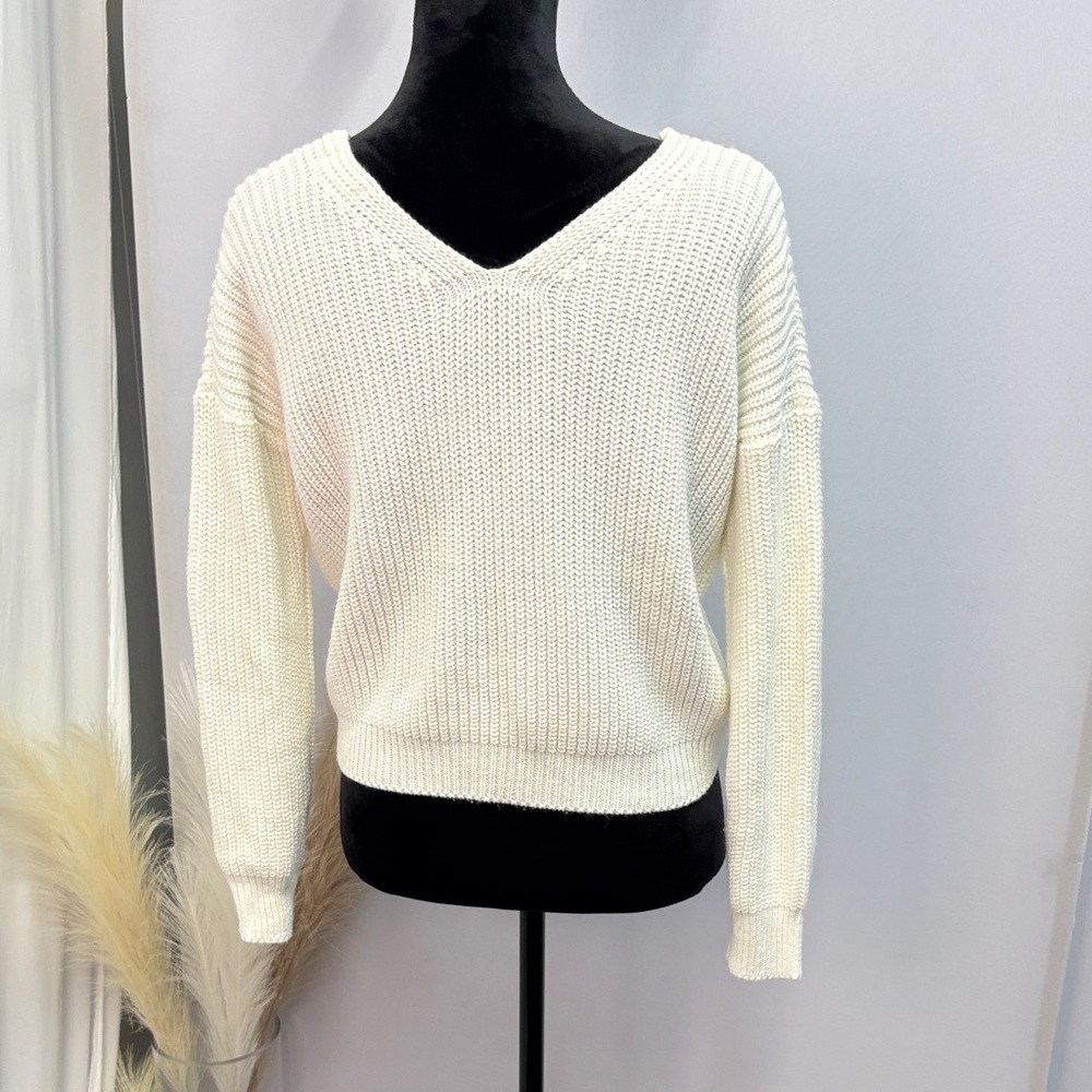 Elegant White V-Neck Sweater for Women - Picture 4 of 5